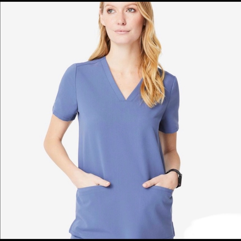 Big sky Casma scrub top Figs